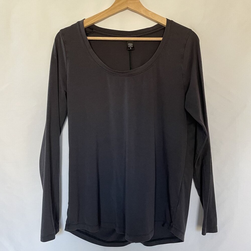 Athleta gray long sleeved circle neckline t-shirt casual women's size small soft